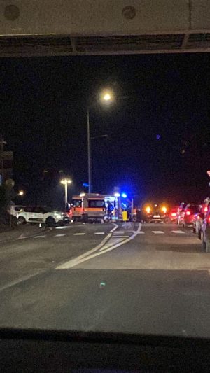 Siena, bicicletta elettrica contro auto alla rotonda del ponte di Malizia