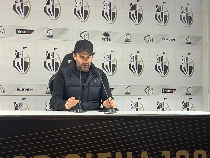 Siena Calcio, Pagliuca si presenta in sala stampa per gli auguri di Natale: "Restiamo uniti"