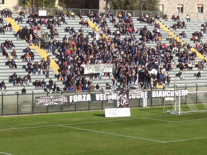 Siena Calcio, la curva contro il presidente. "Montanari: sparire o morire"