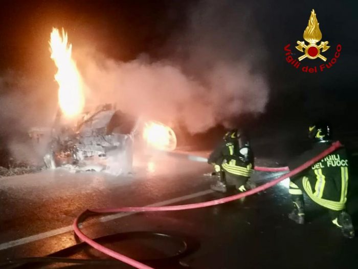 Auto a fuoco a Monteriggioni