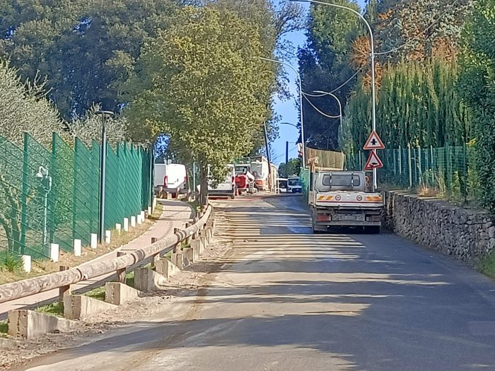 Tubo del gas danneggiato in via Milanesi a Siena: intervento ok ma strada rimarrà parzialmente chiusa anche domani