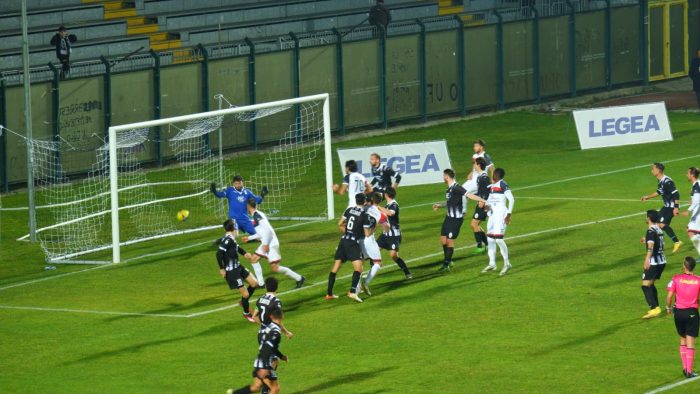 Calcio, tra Siena e Torres termina 2-2 con un finale rocambolesco