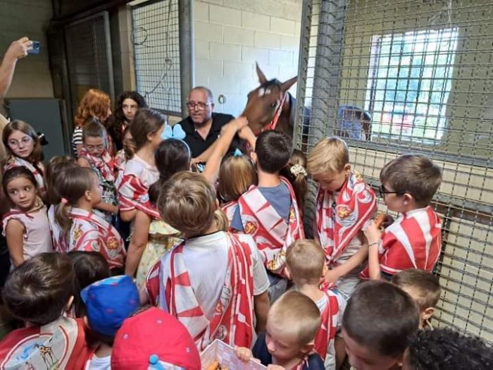 Palio: i piccoli giraffini in visita ad Abbasantesa