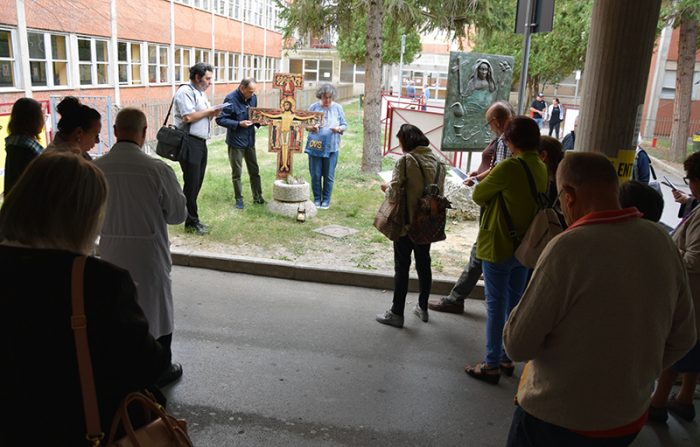 Benedizione dell’ospedale le Scotte di Siena e momento di preghiera con la Croce di San Damiano