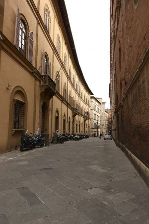 Siena, da domani al via i lavori di lastricatura in via del Capitano