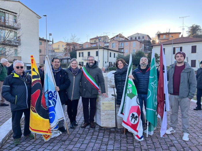 Monteriggioni, inaugurato il monumento celebrativo dei 30 anni della Festa dei Rioni di Castellina Scalo