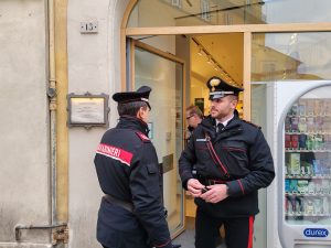 Siena, rapina in pieno giorno alla Farmacia Fiore