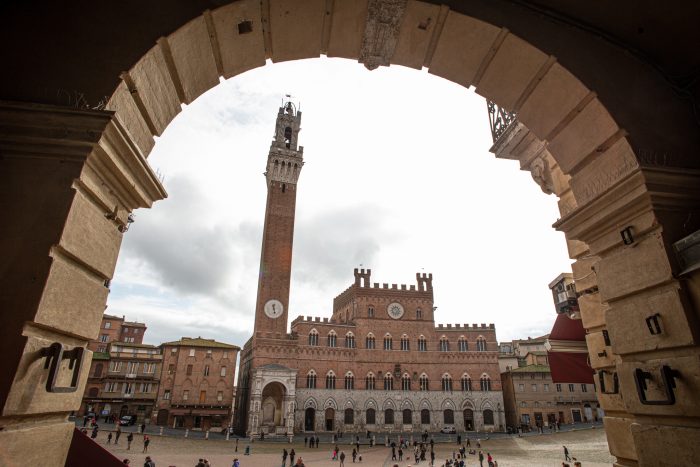 Siena, domani utenze senza acqua in Piazza del Campo