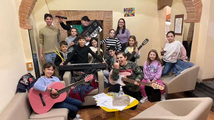 "Controtempo": il doposcuola del giovedì a Siena, con Zatarra che insegna musica e inclusione