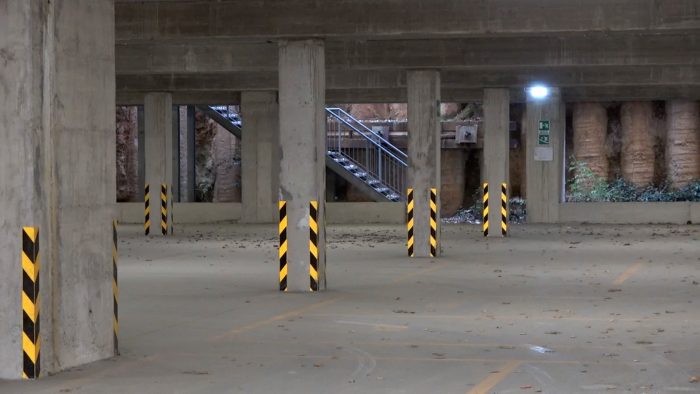 Siena, palestra di Ravacciano: il parcheggio al coperto c'è, ma resta chiuso