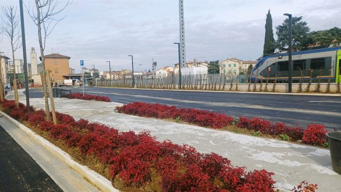 Poggibonsi, nuovo parcheggio in centro: torna fruibile l’area di sosta accanto alla stazione