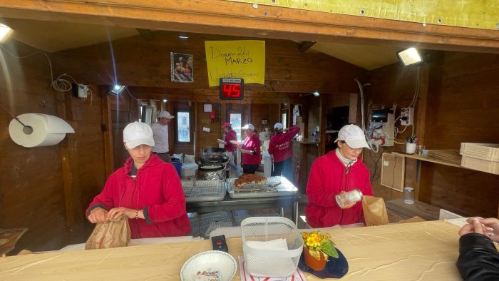 Siena, per le frittelle del Savelli ultimo weekend poi il saluto a Piazza del Campo