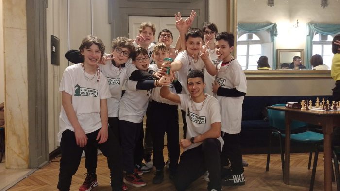 Torneo di scacchi tra scuole, la squadra della San Bernardino di Siena approda alla fase regionale