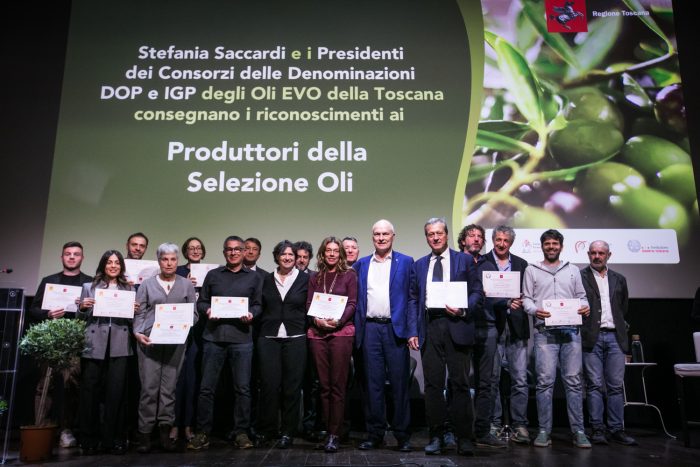 12 oli senesi tra le eccellenze della produzione toscana 2024. C'è anche il miglior Dop Chianti Classico