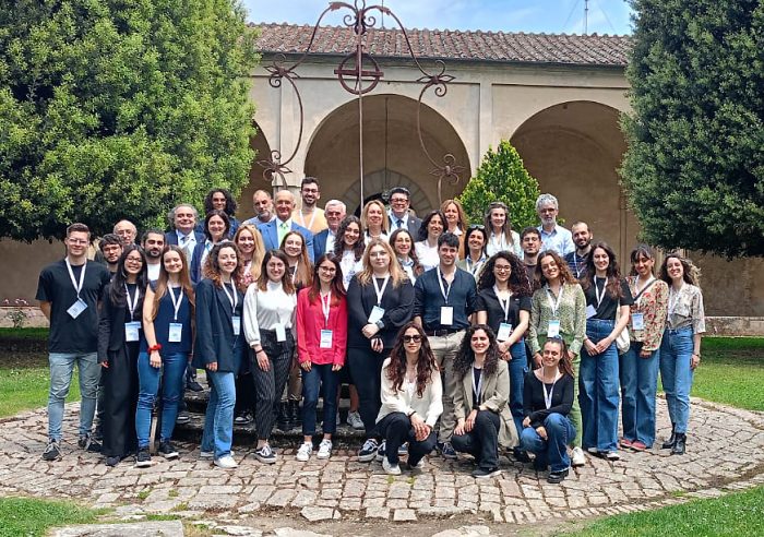 Prevenzione e terapia delle infezioni a rischio epidemico-pandemico, studiosi a confronto a Pontignano