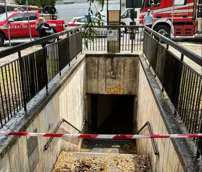 Maltempo su Siena, si allaga il sottopasso della Lizza