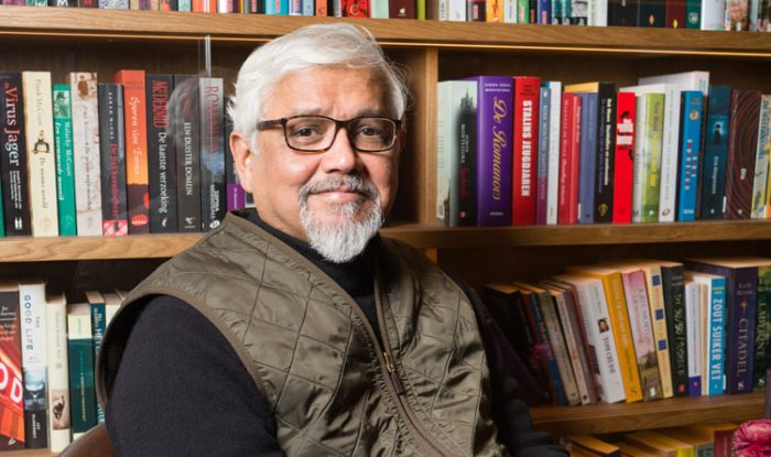 UniSi, laurea ad honorem in Lettere Moderne a Amitav Ghosh