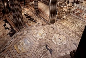 Un libro di marmo: da oggi ammirabile il pavimento del Duomo di Siena
