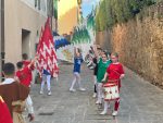 San Quirico d'Orcia, il progetto "A spasso tra i Quartieri" rafforza il rapporto tra scuola e tradizione