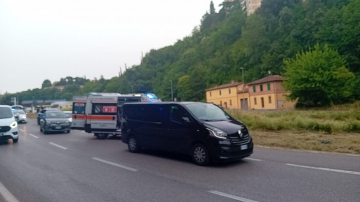 Siena, tamponamento auto-motorino in strada di Pescaia