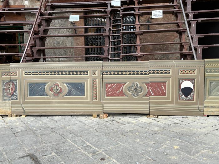 Palco del Valdimontone restaurato dalle donne della Contrada