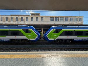 Trasporto ferroviario, sulla linea Siena-Firenze il primo treno Blues a doppia composizione