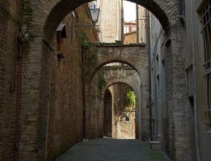 "Incontro con un contradaiolo nella Siena segreta", l'ultima frontiera del turismo locale