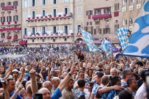 Palio di Siena, sabato il corteo della vittoria dell'Onda