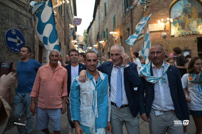 Palio di Siena, cominciano i festeggiamenti della Contrada dell'Onda