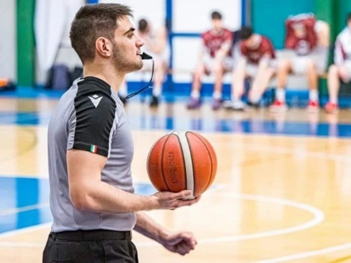 Basket, 'promozione' per l'arbitro senese Michele Forte