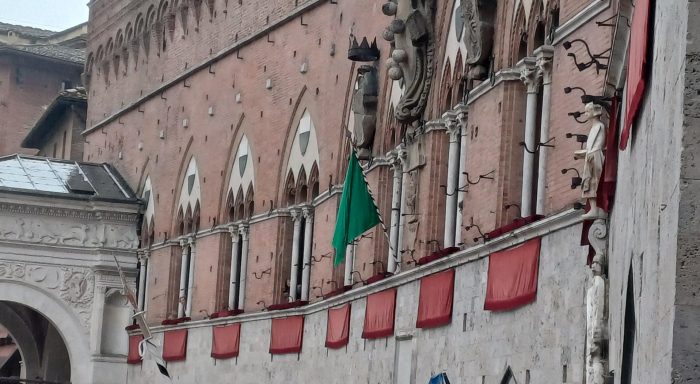 Palio di Siena, piove su Piazza del Campo Carriera ancora rimandata