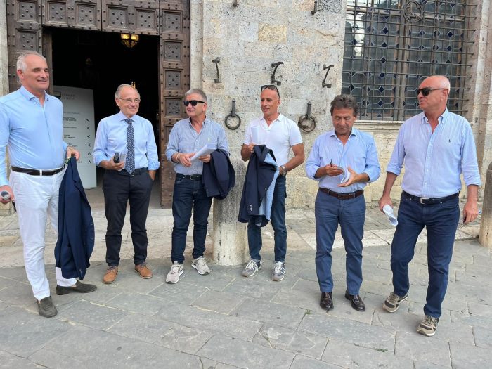 Palio di Siena del 16 agosto, sono 96 i cavalli ammessi alle previsite