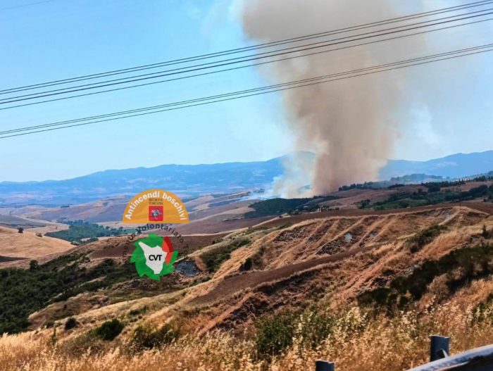 Incendio San Casciano dei Bagni, evacuate precauzionalmente 4 famiglie