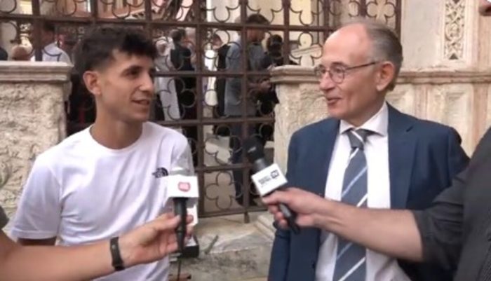 Palio di Siena 16 agosto, Causarano: "Il soprannome di Virgola per la sua postura particolare"