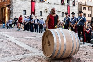 Bravìo delle Botti di Montepulciano, vince la Contrada di Voltaia