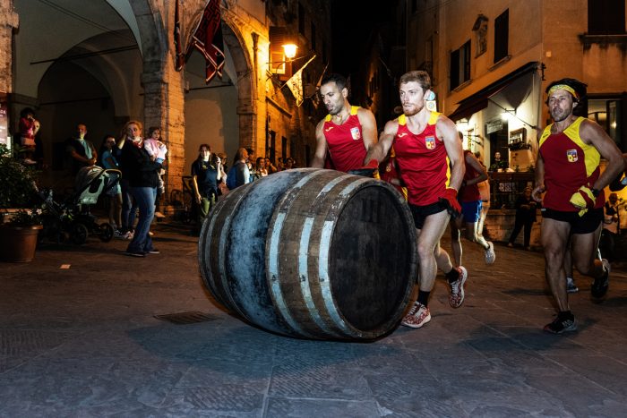 Montepulciano aspetta solo di conoscere la contrada vincitrice del Bravìo 2024