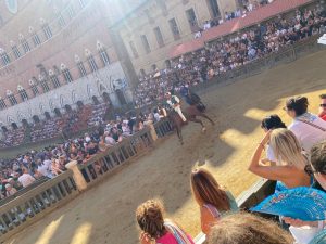 Palio di Siena 16 agosto, l'Oca vince la seconda prova