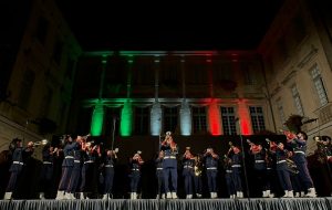 La Fanfara dei Bersaglieri di Siena incanta al Corso de la Lavande