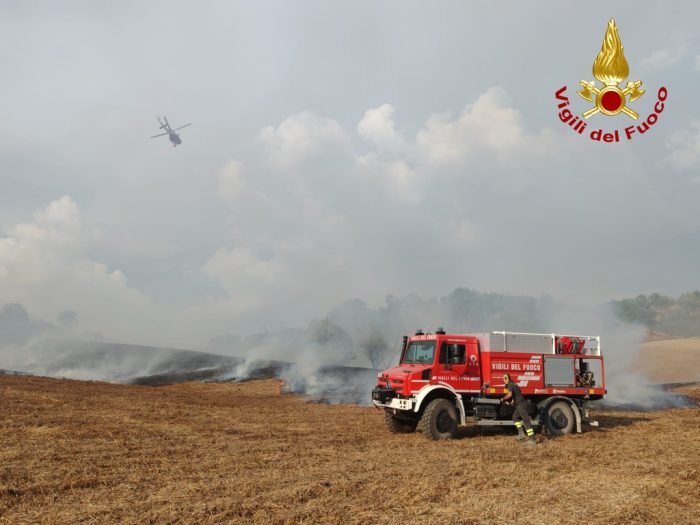 Incendio nel comune di Asciano, prosegue il controllo delle fiamme