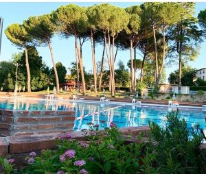 "Colle in Piscina", tre eventi serali di divertimento e socialità