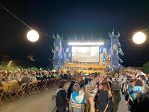 Palio di Siena: cena della vittoria dell'Onda, notte magica in Piazza del Mercato