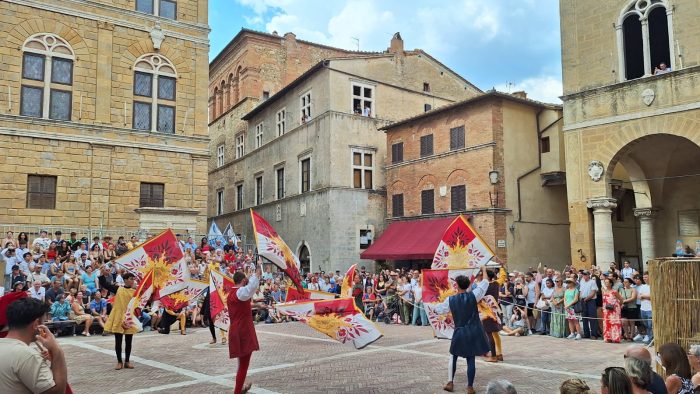 Pienza, la contrada di Case Nuove vince il Gioco del cacio al fuso