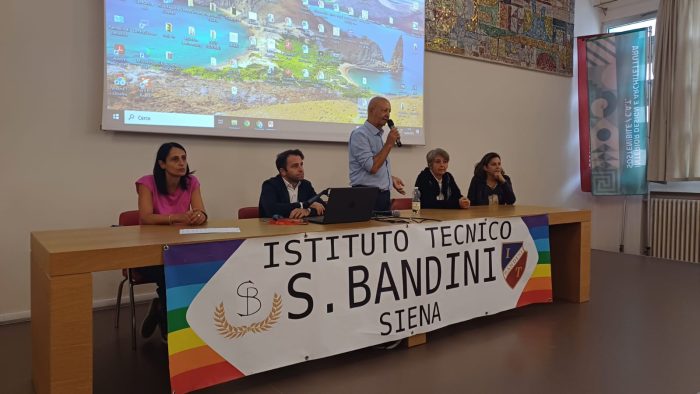 Primo giorno di scuola in provincia di Siena: in classe più di 33mila studenti