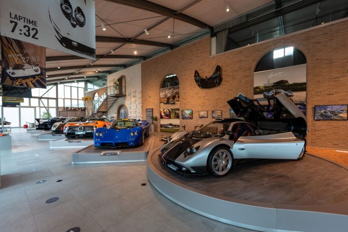 Siena, auto di lusso Pagani in mostra in Piazza del Campo