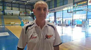 Basket, il coach senese Umberto Vezzosi salva la vita a un 17enne con il defibrillatore