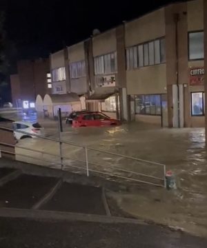 Maltempo a Siena, ecco le strade allagate e chiuse