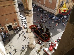 Siena: malore durante il percorso della 'Porta del Cielo' intervengono i Vigili del Fuoco