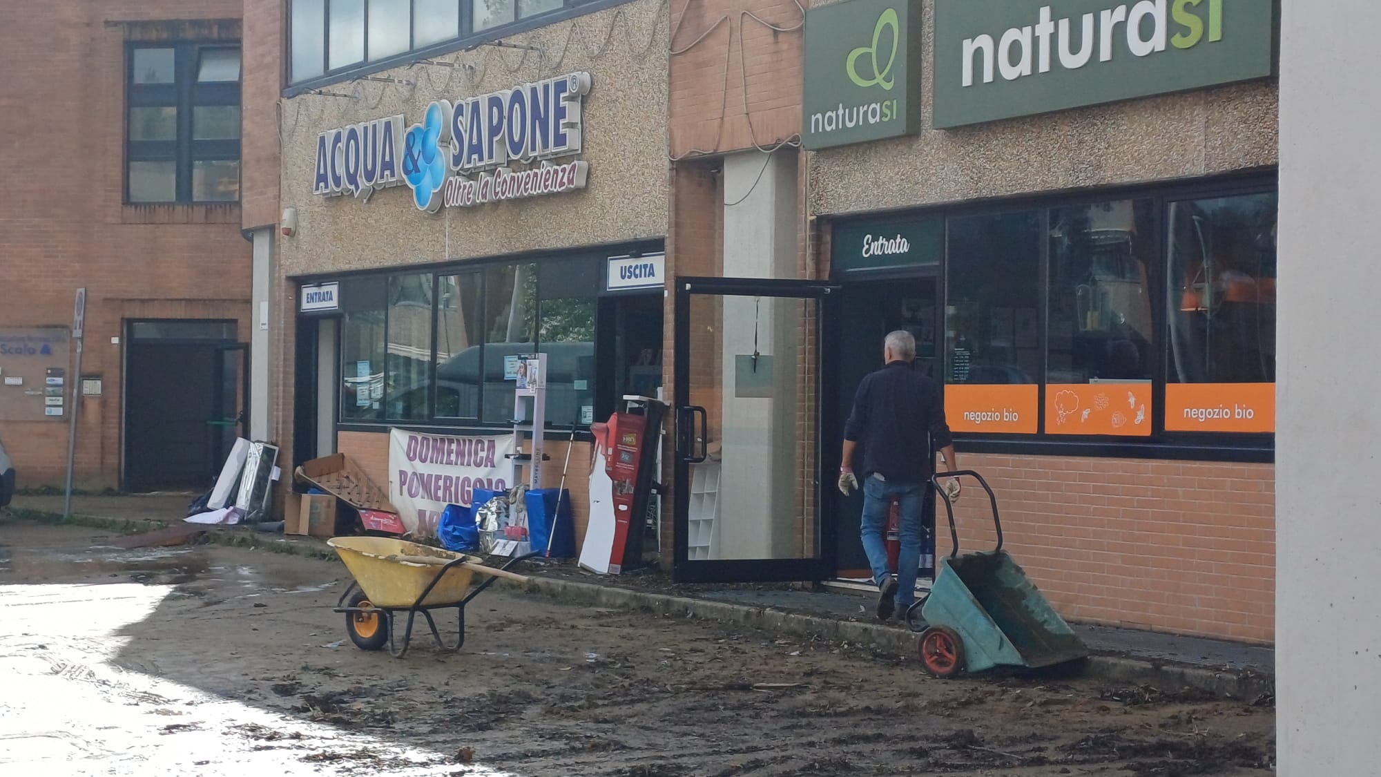 Nubifragio A Siena, Negozi In Ginocchio Tra Fango E Merce Distrutta In ...