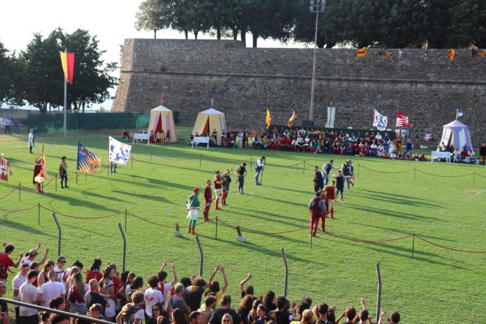 Montalcino è pronta per celebrare la 66^ Sagra del Tordo e la sfida tra gli arcieri dei quattro quartieri