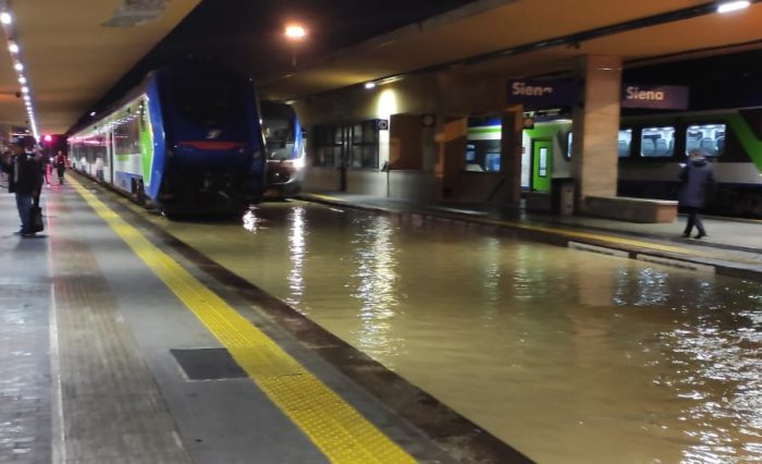 Maltempo a Siena, stazione indisponibile dopo i danni: modifiche alla circolazione dei treni